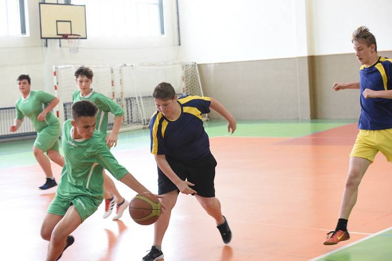 Poslední sportovní den v Kolíně ukončila cyklistika, basketbal i házená.