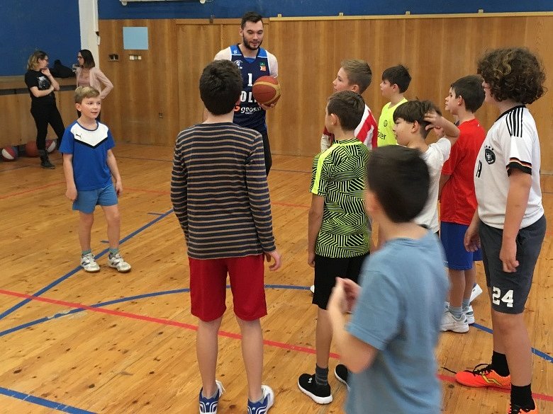 Kolínský deník | Basketbal škola. | fotogalerie