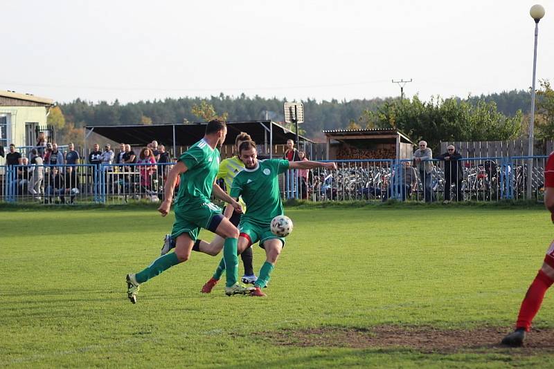 Z fotbalového utkání okresního přeboru  Velký Osek - Ratboř (5:2)
