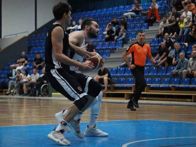 Z přípravného utkání BC Kolín - Hradec Králové (78:84).