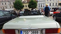 Majitelé vozů značky Mercedes-Benz se sešli po třiatřicáté a auty zaplnili kolínské Karlovo náměstí.