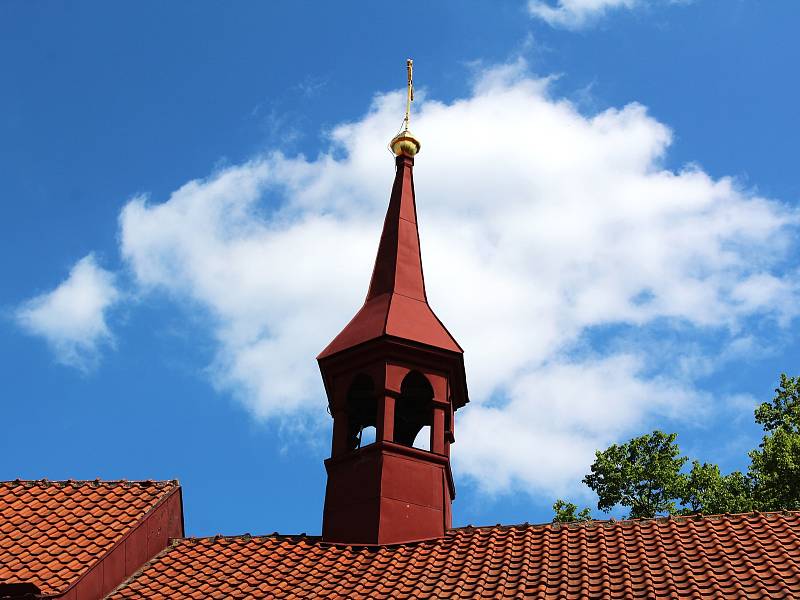 Kostel sv. Vavřince ve Velimi.