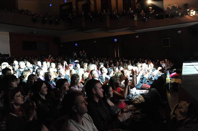 Koncert zpěváka Kamila Střihavky a jeho kapely Leaders!  v kolínském Městském divadle. 