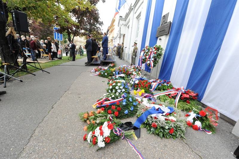 Pietní akt v Lošanech pozdravil telefonem z Ameriky Josef Mašín