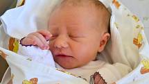 Prvním potomkem maminky Markéty a tatínka Michala z Kolína je dcera. Karolína Mikešová se rozplakala 8. září 2015 s mírami 47centimetrů a 2400 gramů.