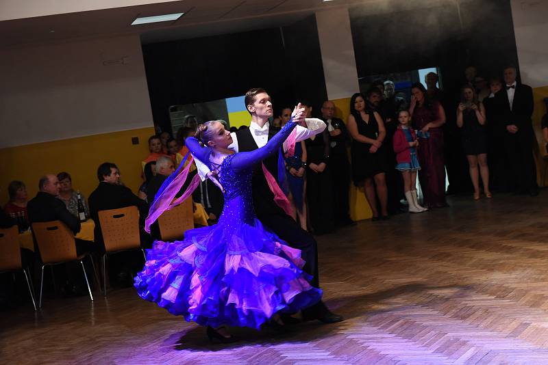 Reprezentativní ples města se konal ve všech sálech Městského společenského domu.