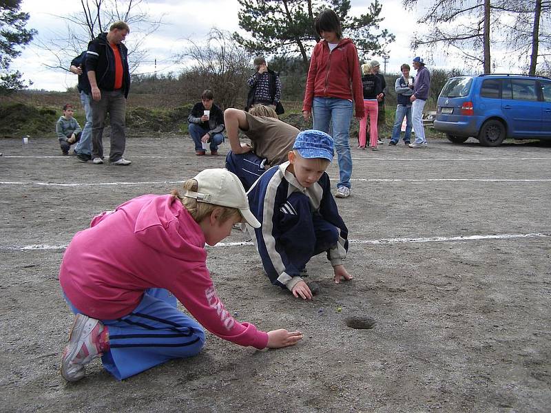 Třetí ročník ve cvrnkání kuliček se konal v roce 2010 v Nové Vsi I u Kolína.