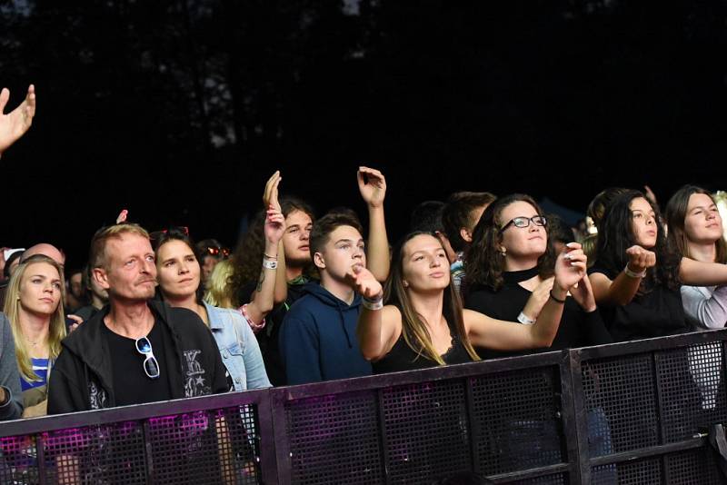 Na slavná léta festivalu Rock for People zavzpomínali v sobotu v areálu českobrodského stadionu Na Kutilce, kam se alespoň na jeden den opět vrátilo festivalové dění.