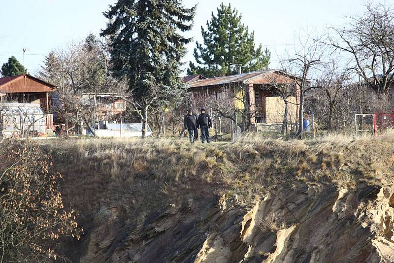 Policisté ztraceného chlapce hledali i v chatařské oblasti u Pekla