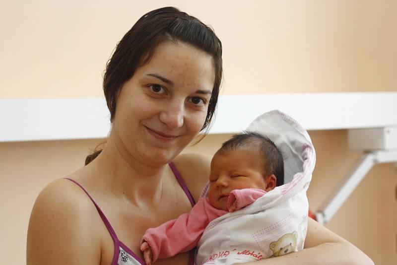 Natálie Hana Zběhlíková se narodila 8. ledna 2013 mamince Haně a tatínkovi Miroslavovi. Holčička se po porodu chlubila výškou 51 centimetr a váhou 3400 gramů. S rodiči odjela za dvouapůlletým Mirečkem do Liblic u Č. Brodu.