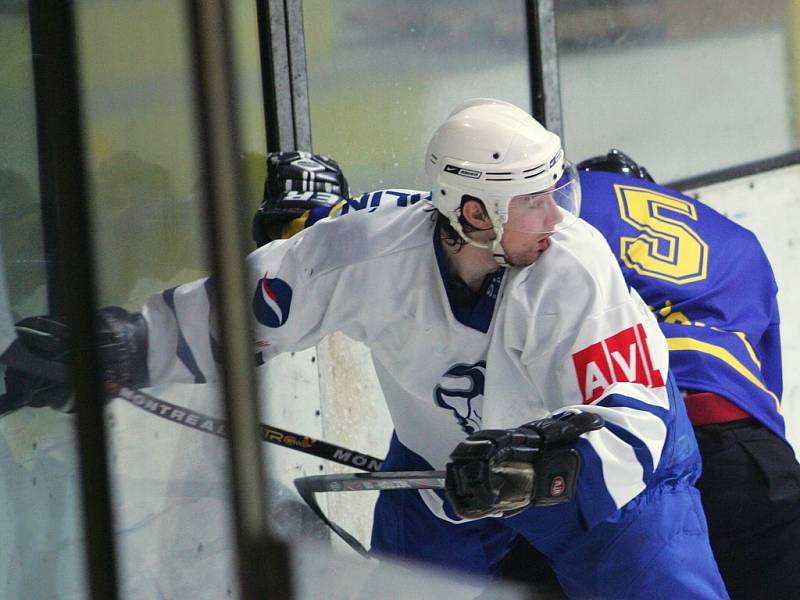 Z utkání druhé hokejové ligy Kolín - Benešov (2:4).