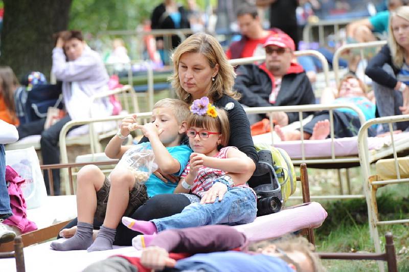 Festival Kefír se přesunul k zámku Kačina