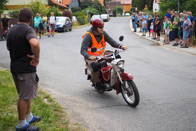 Ze závodu malých motocyklů Kozojedský fichtl 2021.