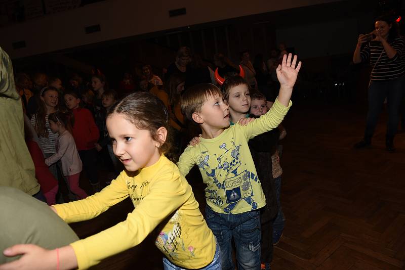 Mikulášská besídka v Městském společenském domě v Kolíně.