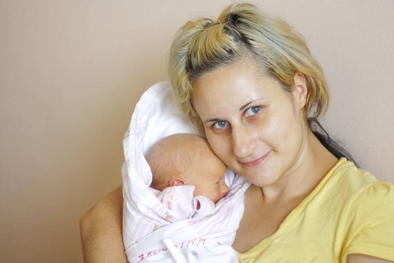 Rodičům Sandře a Michalovi ze Starého Kolína se 14. srpna narodila prvorozená dcera Mia Zámostná. V den svého narození měřila 47 centimetrů a vážila 2740 gramů. 