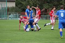 Z fotbalového utkání krajského přeboru Velim - Sokoleč (2:0)