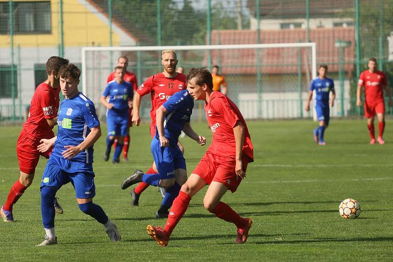 Fotbalové utkání mezi Velimí a Českým Brodem se hrálo v neděli 22. května 2022.