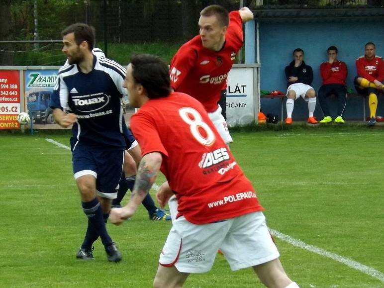 Z utkání Poříčany - Velim (2:1).