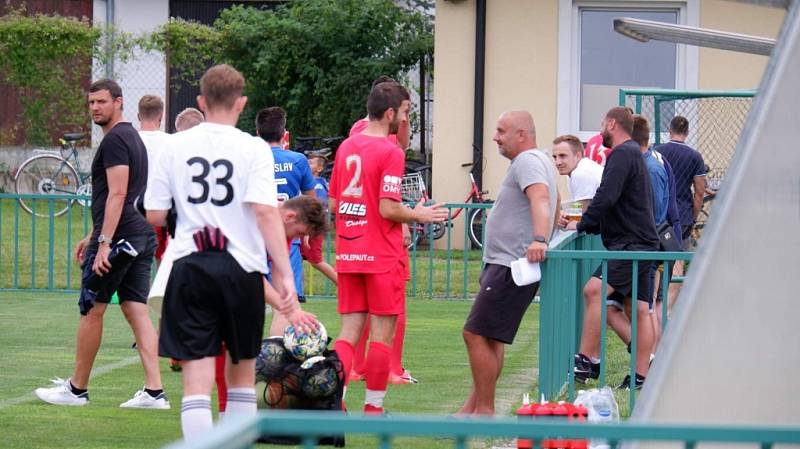 Z přípravného utkání Velim - Čáslav (1:5).