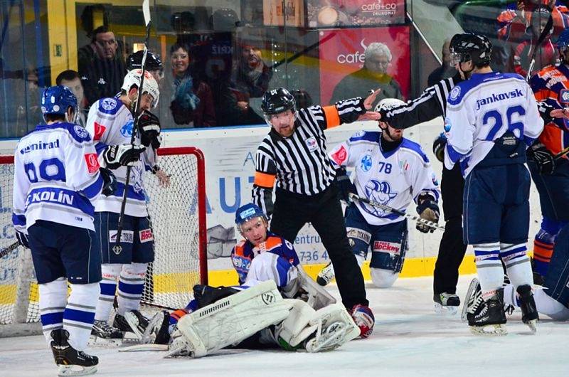 Z utkání semifinále play off II.NHL Hodonín - Kolín (3:4).