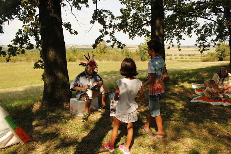 Souběžně s letním rodinným festivalem Kouřimská skála se v Kouřimi v sobotu odpoledne uskutečnil 18. ročník Putování s pohádkou. 