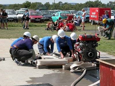 Nejrychlejší požární útok v čase 24,80 vteřin předvedli v Krchlebech muži z Křesetic.