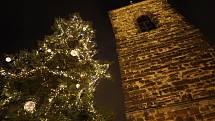 V Českém Brodě rozsvítili v neděli 28. listopadu 2021 vánoční strom.