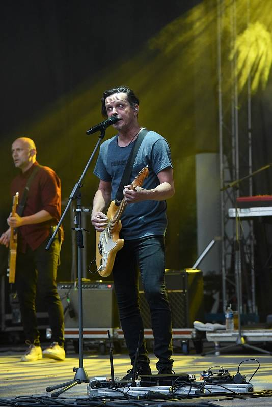 V Kolíně na sledování fotbalového utkání Česko - Dánsko navázal koncert kapely Chinaski.