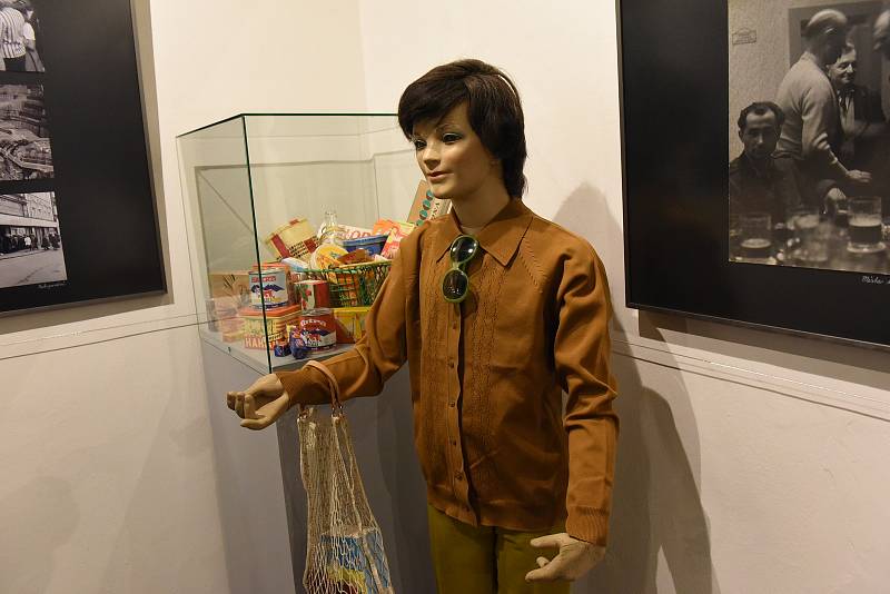 Výstava s názvem Socialistický sen, vize a realita v kolínském Regionálním muzeu.