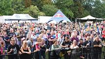 Na slavná léta festivalu Rock for People zavzpomínali v sobotu v areálu českobrodského stadionu Na Kutilce, kam se alespoň na jeden den opět vrátilo festivalové dění.