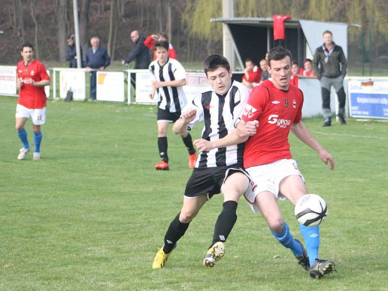 Z utkání Červené Pečky - Velim (1:1).