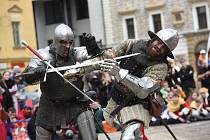 Největší bitvu středověku zrekonstruovaly na Jízdárně na tři stovky bojovníků.