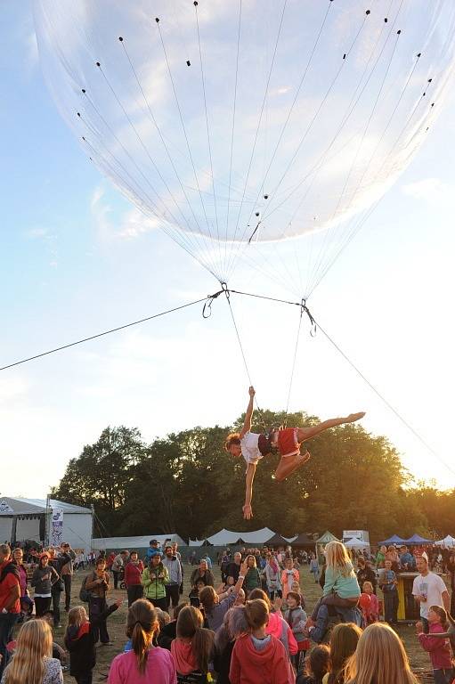 Festival Kefír se přesunul k zámku Kačina