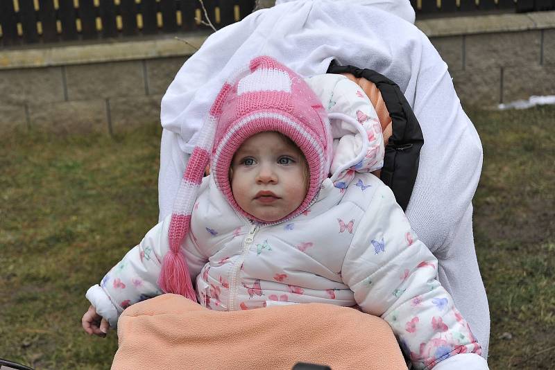 Tradiční průvod masek okořeněný zábavným programem prošel i touto obcí.