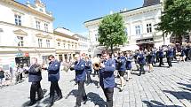 Průvod při tradičním festivalu Kmochův Kolín.