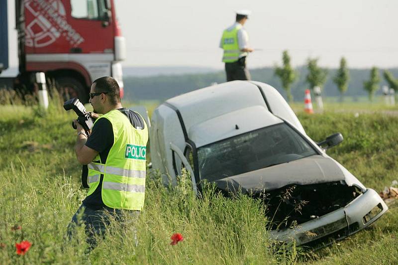 Těžká autonehoda u Jestřabí Lhoty