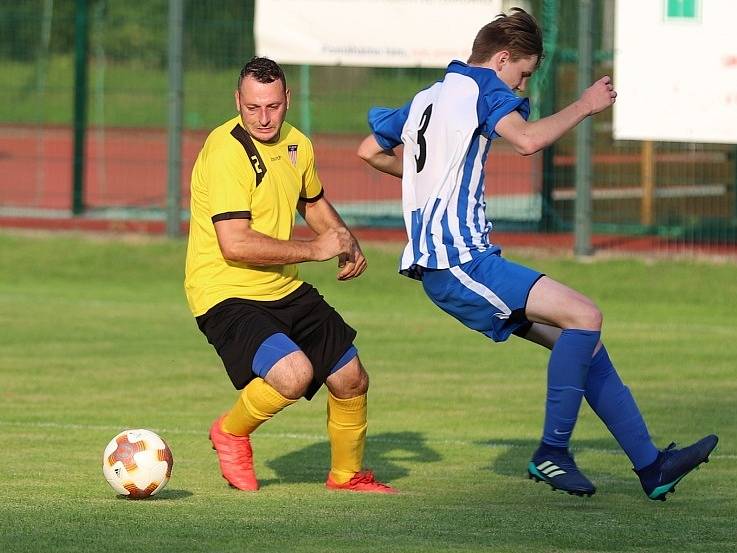 Z utkání Pečky - Liblice (2:1).