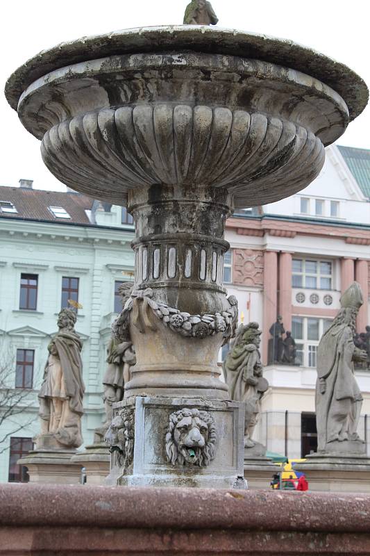 Kašna na Karlově náměstí v Kolíně se dočká celkové rekonstrukce a restaurování