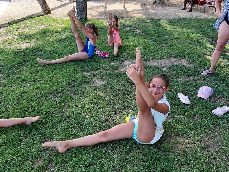 V španělském letovisku Lloret de Mar si tanečníci z TK CrossDance užívali moře, sportu, tréninků i vystoupení.