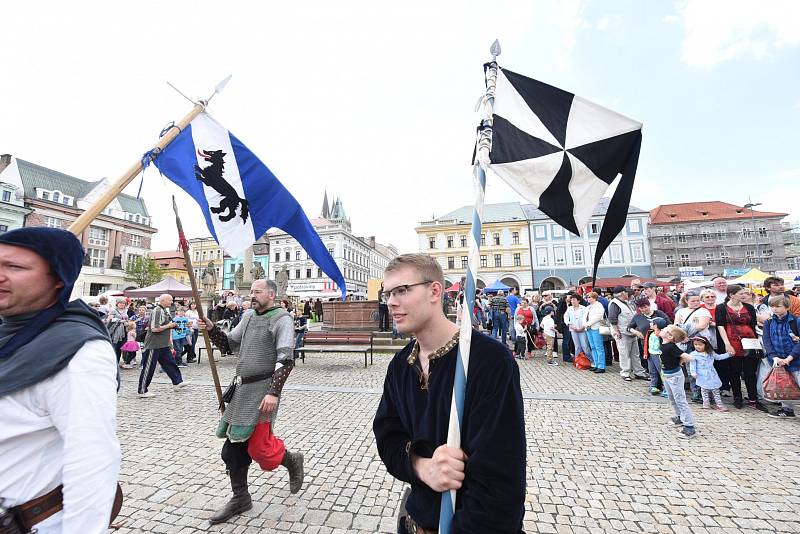 Na jízdárně tentokrát hořela Johanka z Arku, na bojovou vřavu ale také došlo.