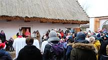 Do Muzea lidových staveb v Kouřimi dorazili ve sváteční neděli Tři králové. Slavnostní lidovou událost si i přes chladné zimní počasí nenechal ujít hojný počet lidí.