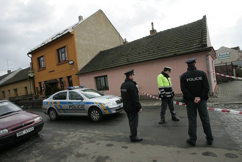 Policie zatýkala další dealery drog v Pečkách. 11.3. 2009