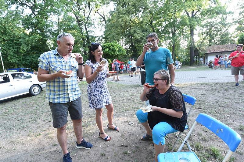 Otevřenou ulici zahájil starosta města Vít Rakušan a skupina Kolíňanka.