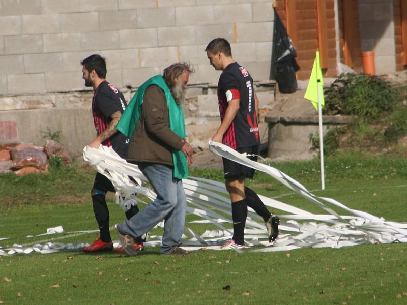 Z utkání České fotbalové ligy Kolín - Čáslav (1:2)