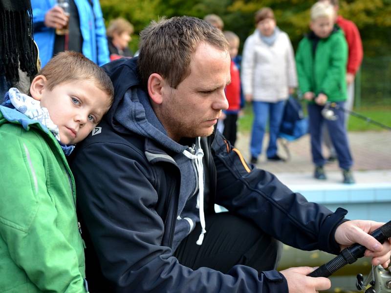 Radimští chytali ryby a pochutnávali si na dobrotách z bůčku