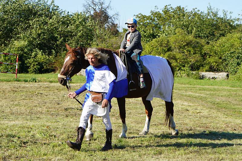 Na pečecké Svatováclavské vinobraní letos zavítal král Přemysl Otakar II. v podání pořadatele Michala Müllera.