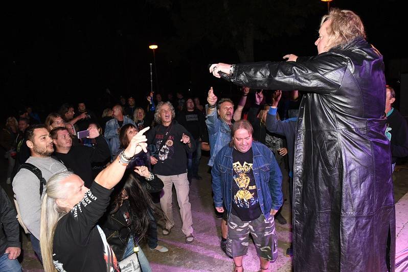 Na festivalu Rockový Týnec zahrála pětice legendárních kapel, došlo i na moravského hosta.