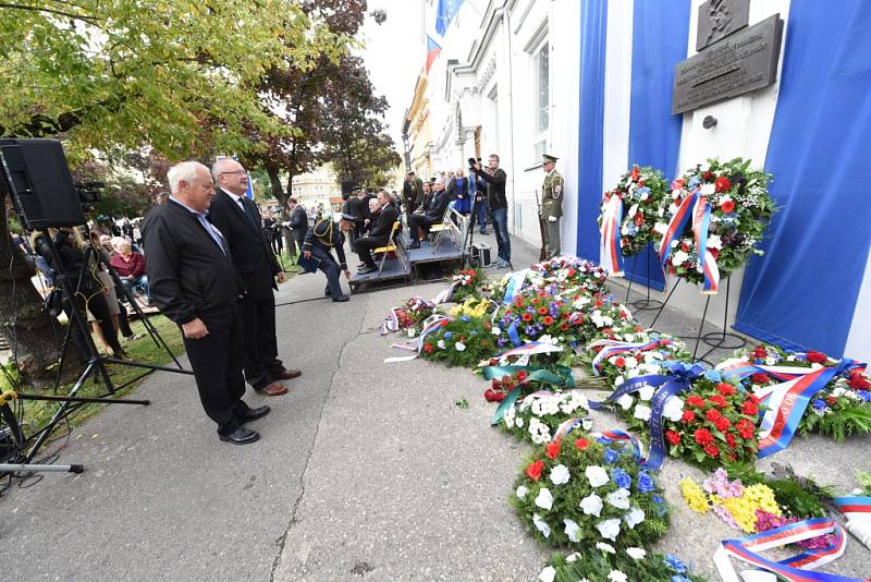 Pietní akt v Lošanech pozdravil telefonem z Ameriky Josef Mašín