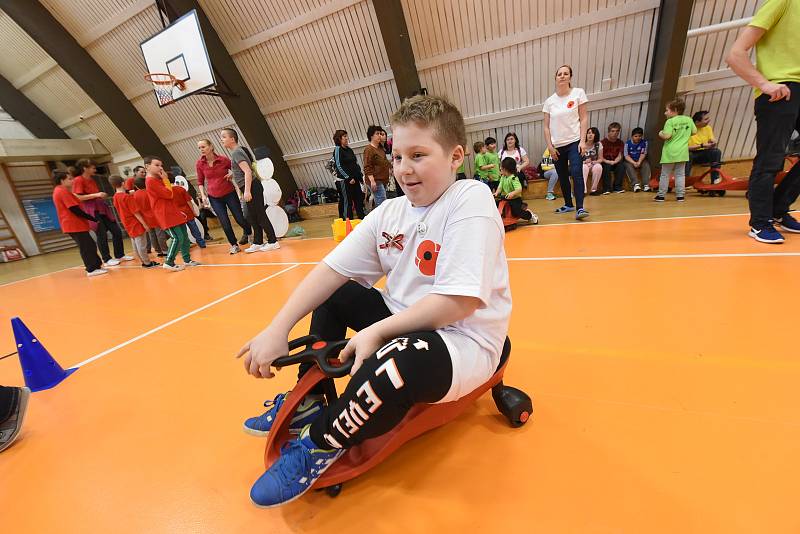 Z Her pro radost ve sportovní hale Střední odborné školy stavební v Kolíně.