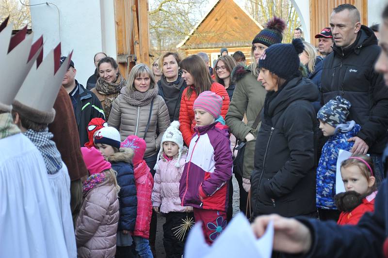 Tříkrálová koleda přilákala do Kouřimi davy lidí.